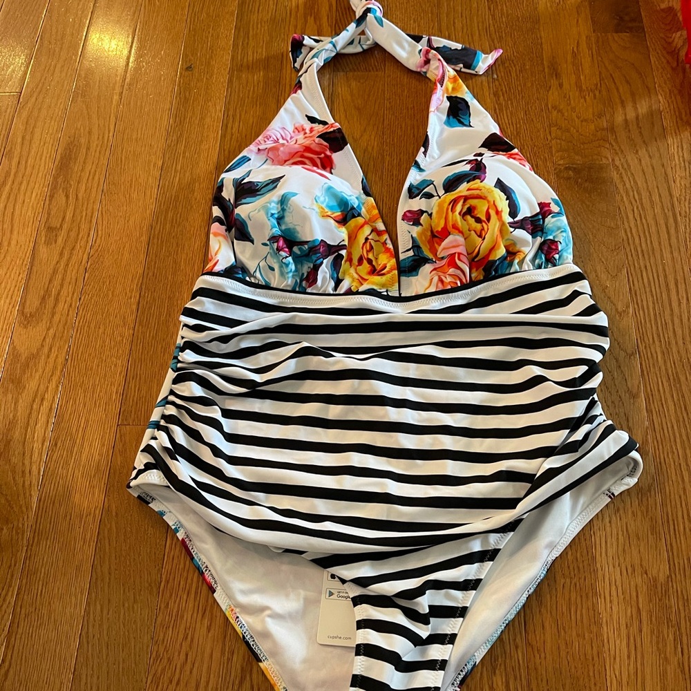 Cupshe bold floral bathing suit NWT